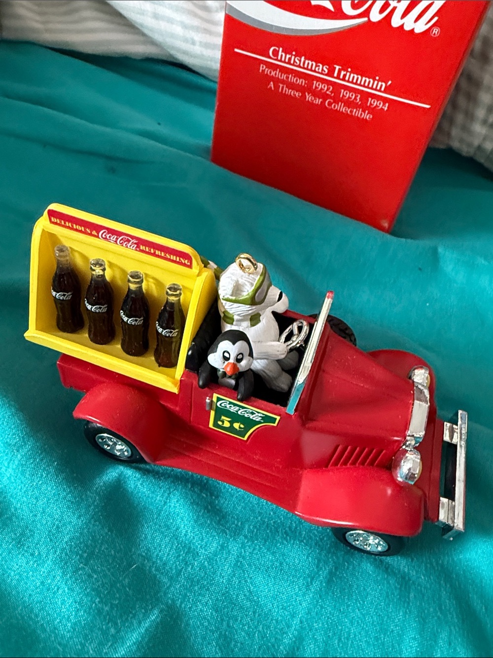 Coca-Cola Red Delivery Truck Platinum Series 2000 4.25”Polar Bear Series - Picture 2 of 3